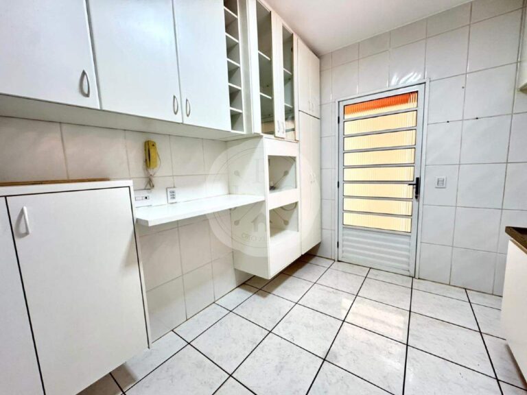 Casa em Condomínio para aluguel no Jardim Interlagos: