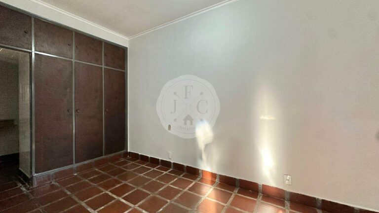 Casa para aluguel no Jardim Mosteiro: