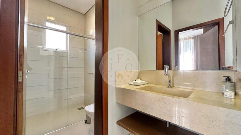Casa em Condomínio para aluguel no Residencial e Empresarial Alphaville: