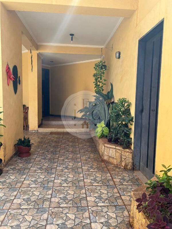 Casa à venda no Jardim Irajá: