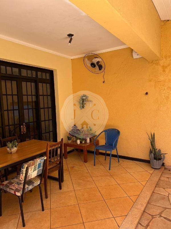 Casa à venda no Jardim Irajá: