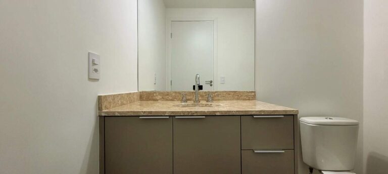 Apartamento para aluguel no Alto da Boa Vista: banheiro social
