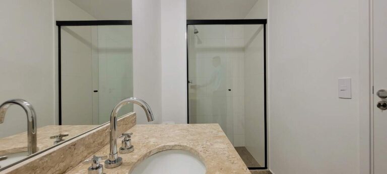 Apartamento para aluguel no Alto da Boa Vista: banheiro social
