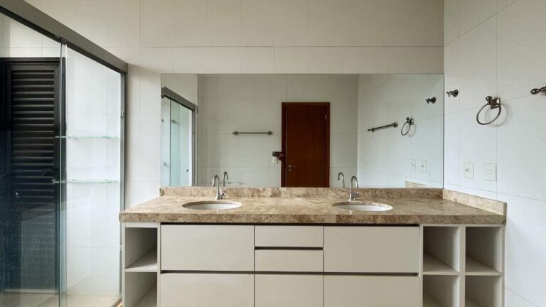 Apartamento à venda no Jardim Botânico: Banheiro su te master