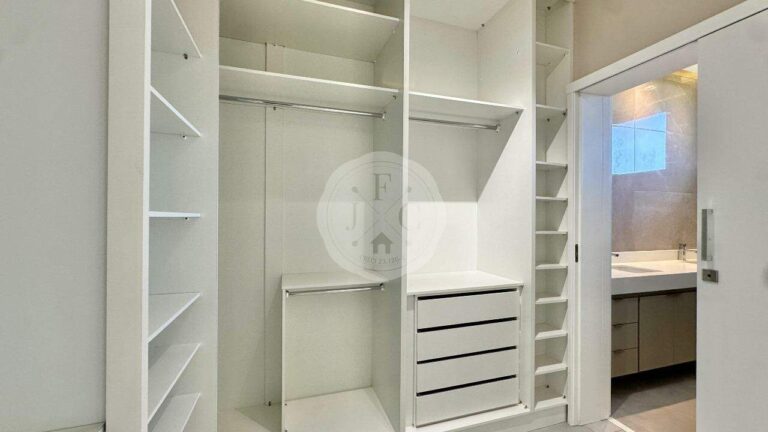 Casa em Condomínio à venda no Residencial e Empresarial Alphaville: