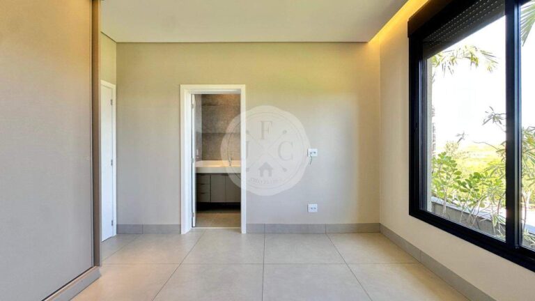 Casa em Condomínio à venda no Residencial e Empresarial Alphaville: