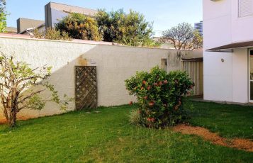 Casa em Condomínio para aluguel no Jardim Botânico: Quintal